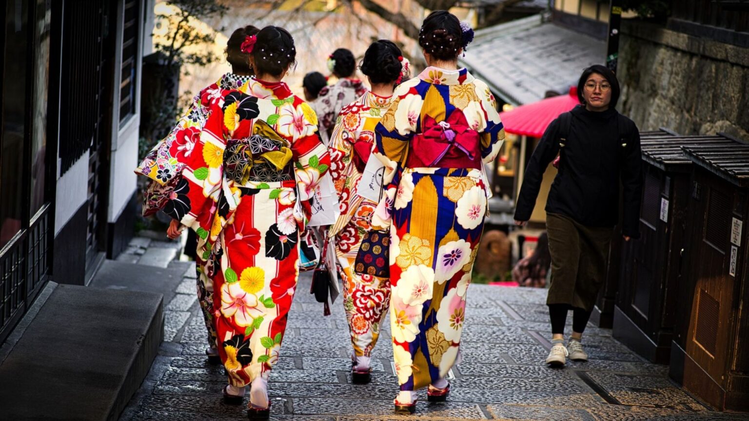 Women dressed in traditional Japanese kimonos